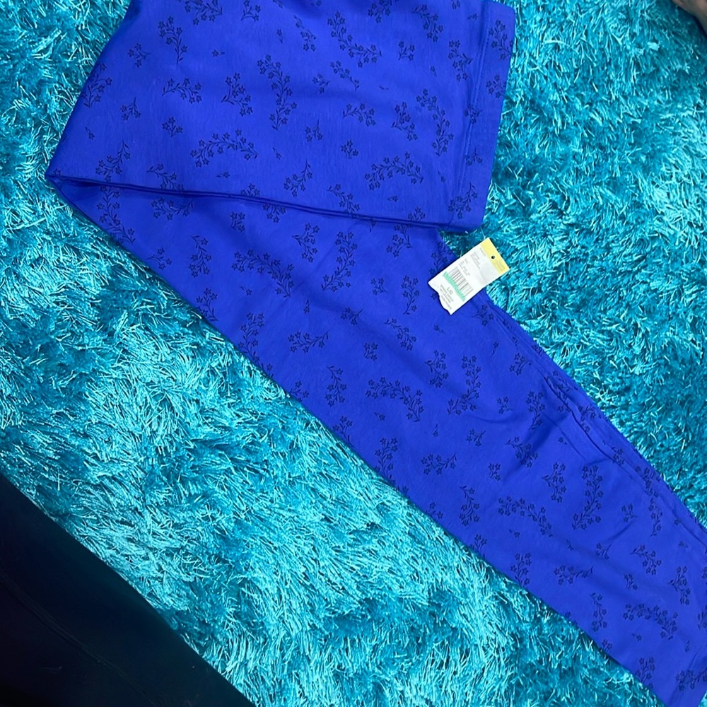 Blue leggings with small flowers